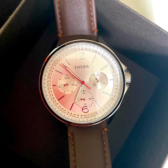 Fossil Other - Brand new never before worn genuine leather fossil watch.